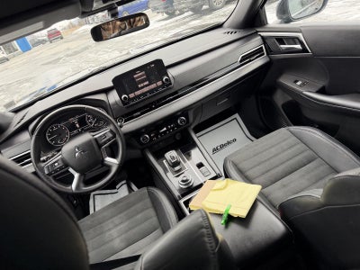 2022 Mitsubishi Outlander SE