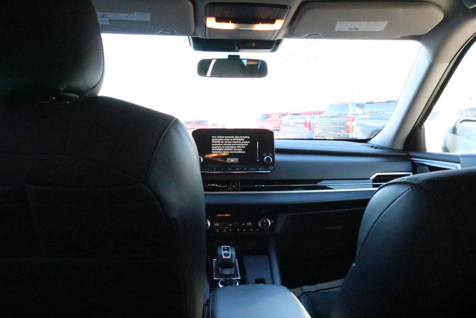 2024 Mitsubishi Outlander SE