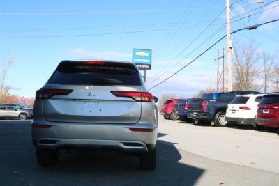 2024 Mitsubishi Outlander SE