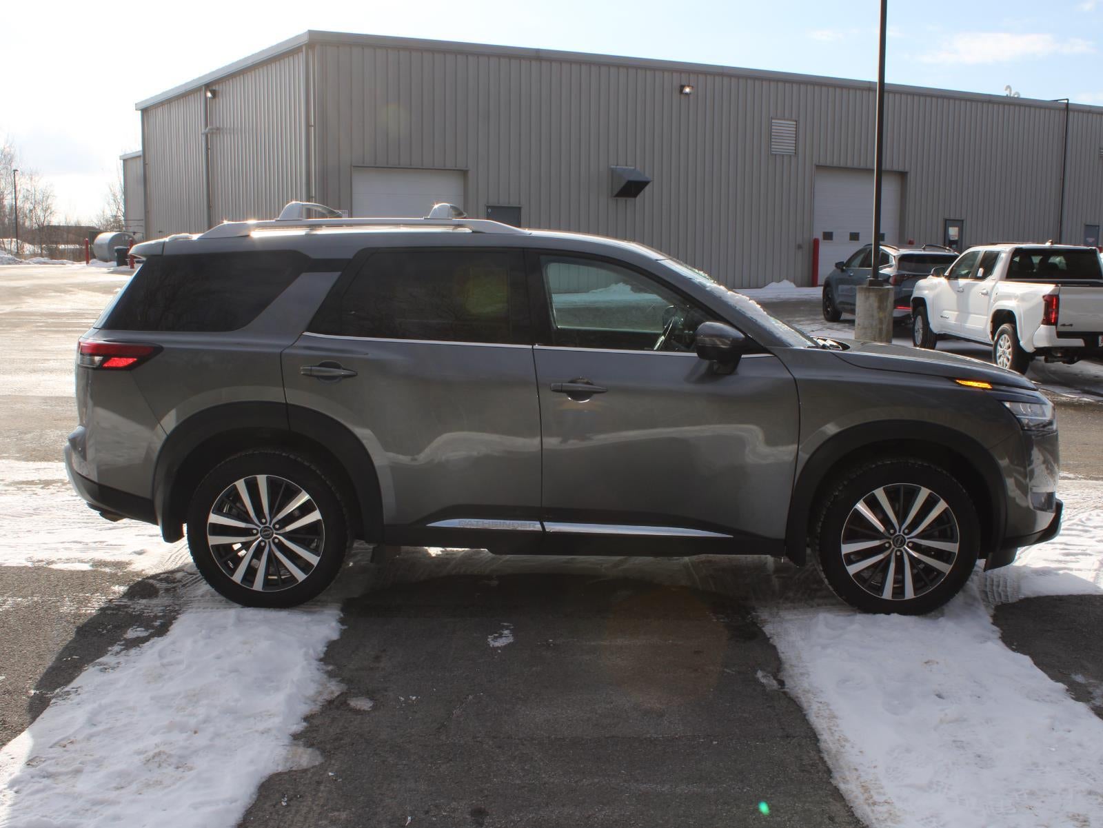 2022 Nissan Pathfinder Platinum