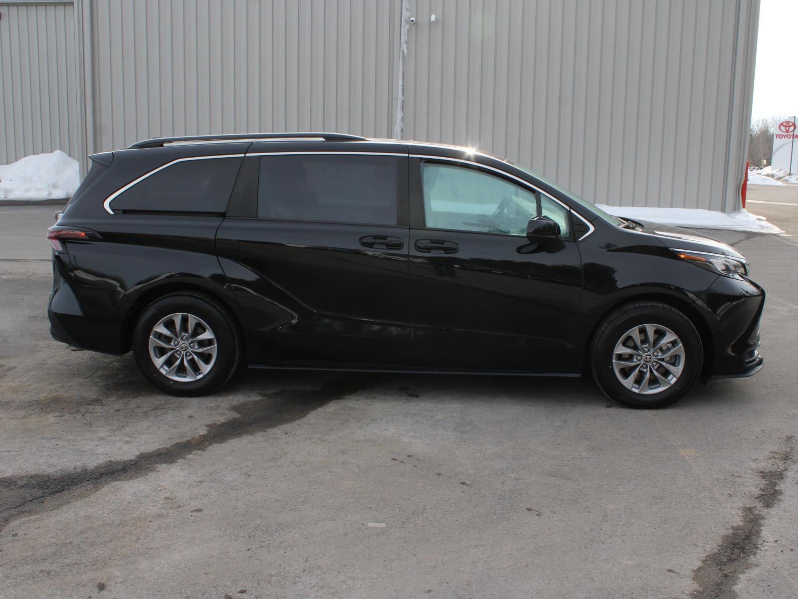 2024 Toyota Sienna LE