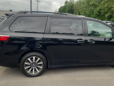 2020 Toyota Sienna XLE