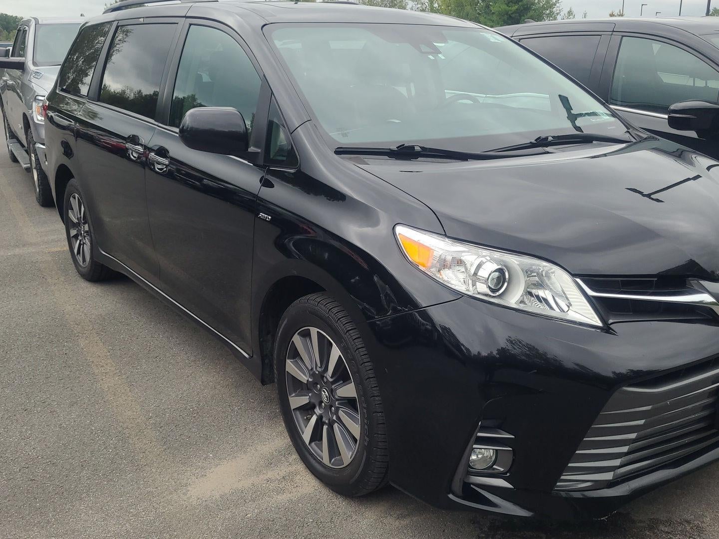 2020 Toyota Sienna XLE
