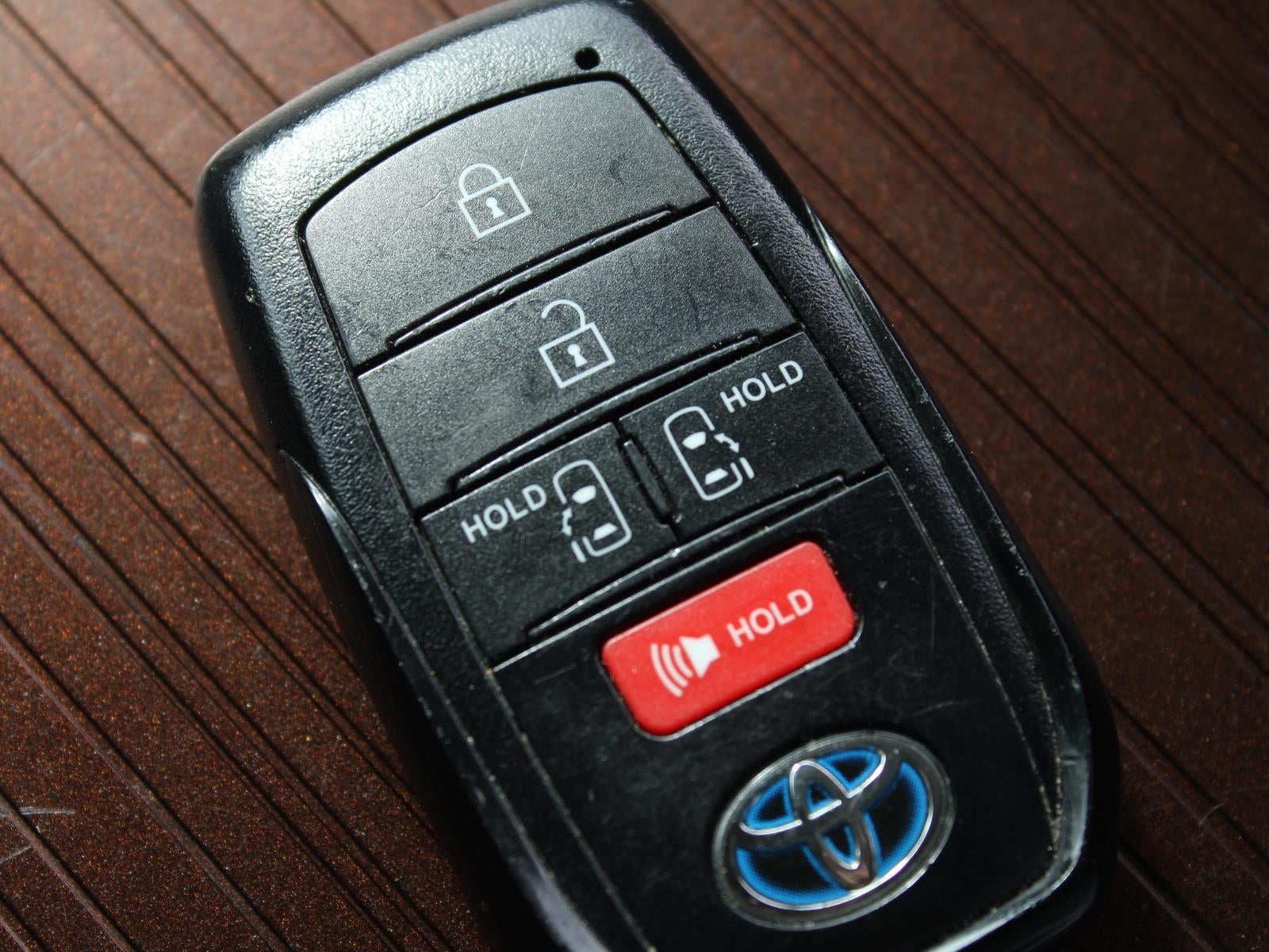 2022 Toyota Sienna LE