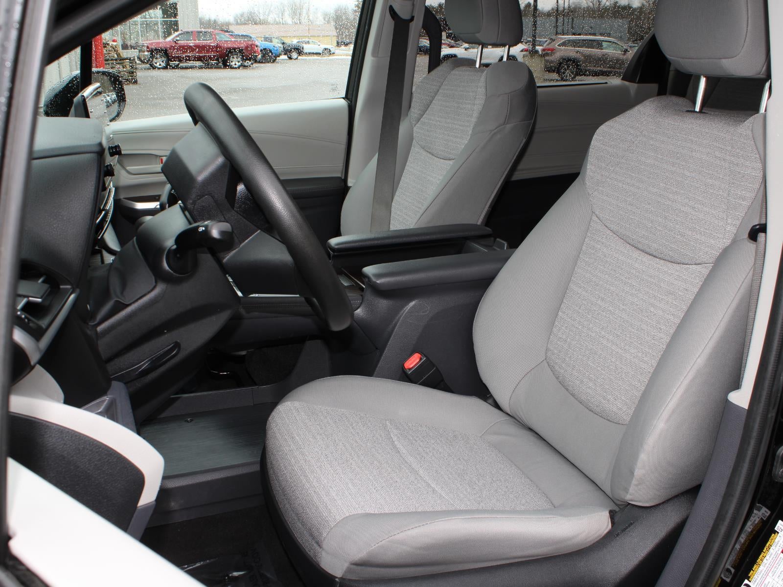 2022 Toyota Sienna LE