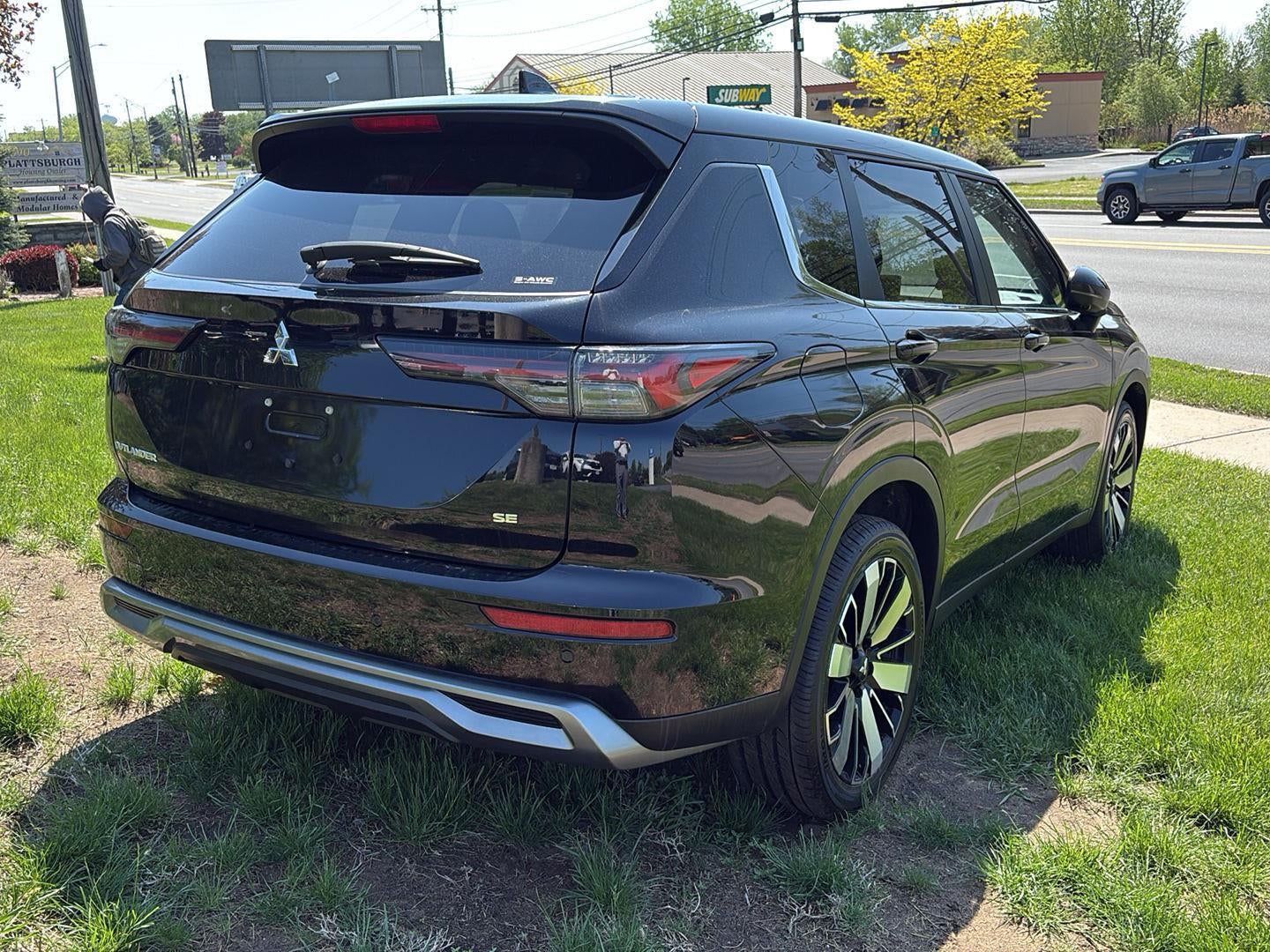 2025 Mitsubishi Outlander SE