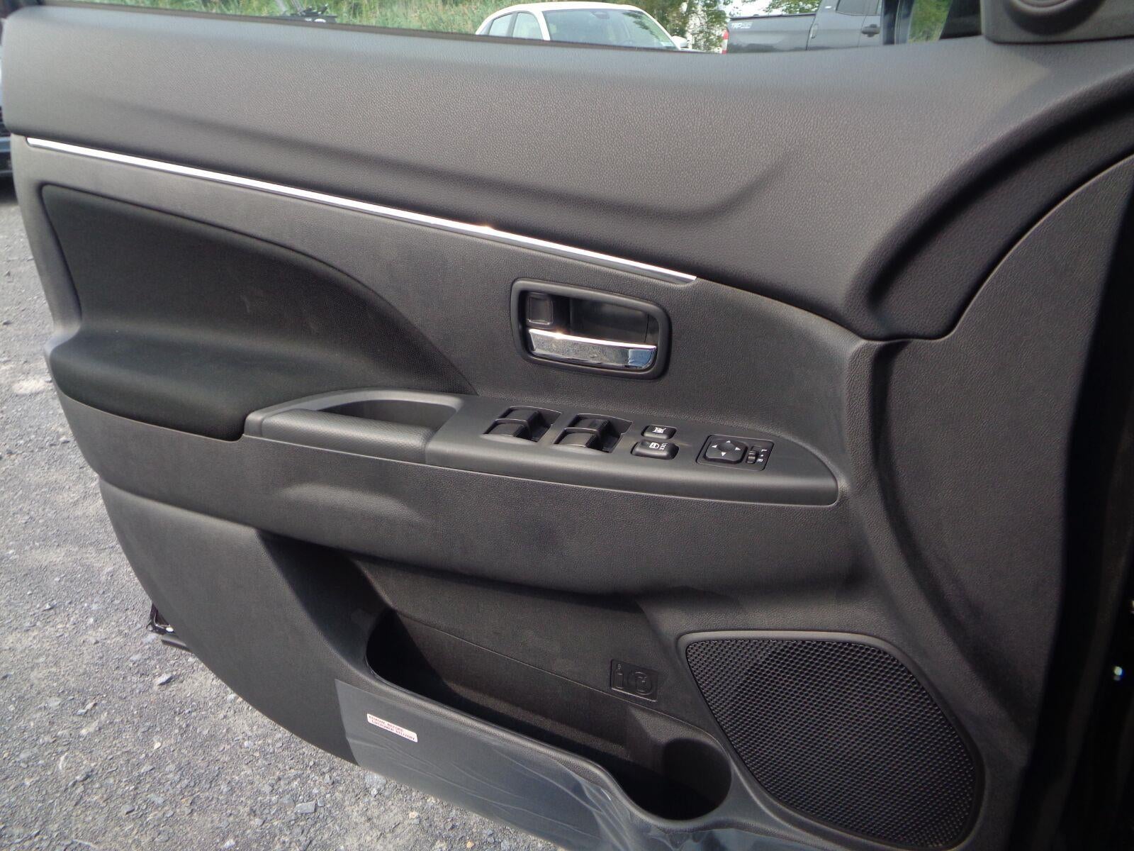 2026 Mitsubishi Outlander Sport ES