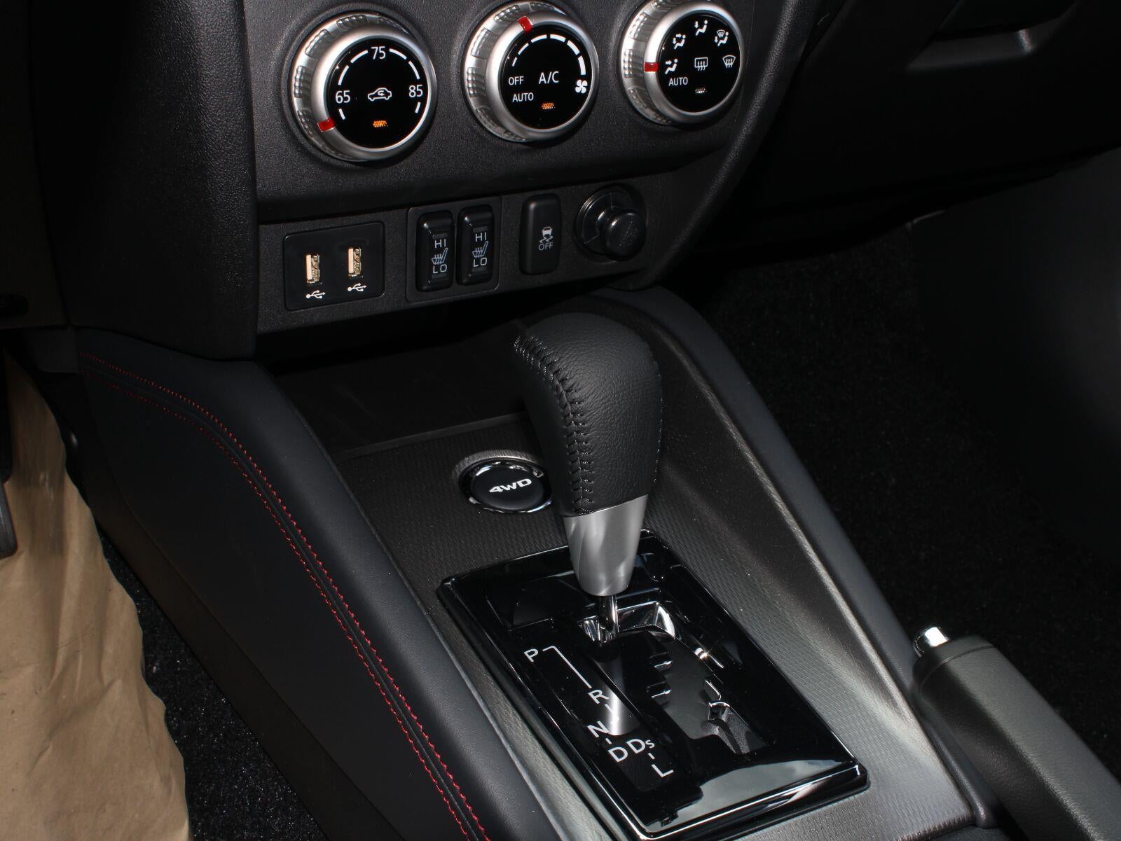 2027 Mitsubishi Outlander Sport SE