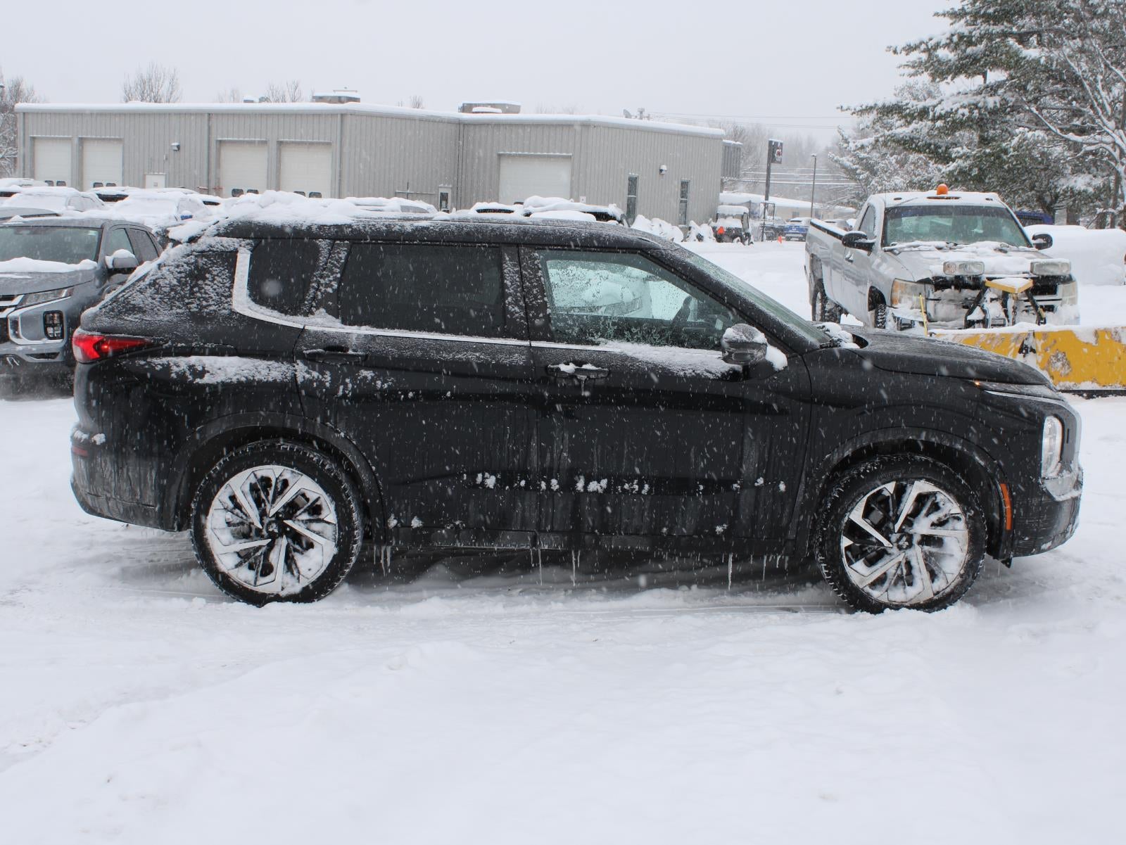 2022 Mitsubishi Outlander ES