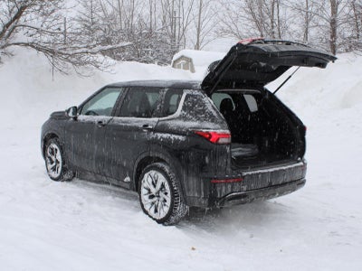 2022 Mitsubishi Outlander ES