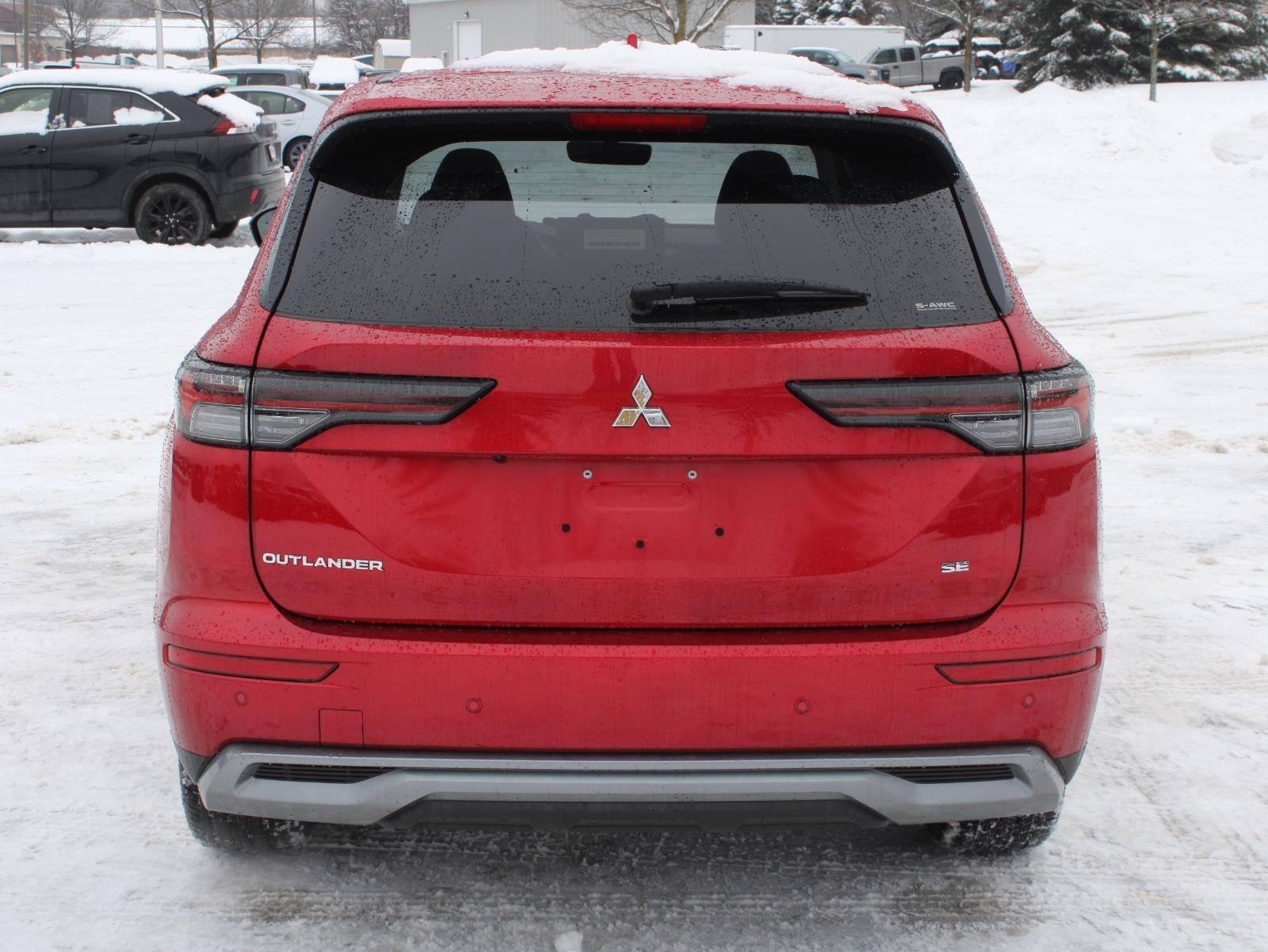 2025 Mitsubishi Outlander SE