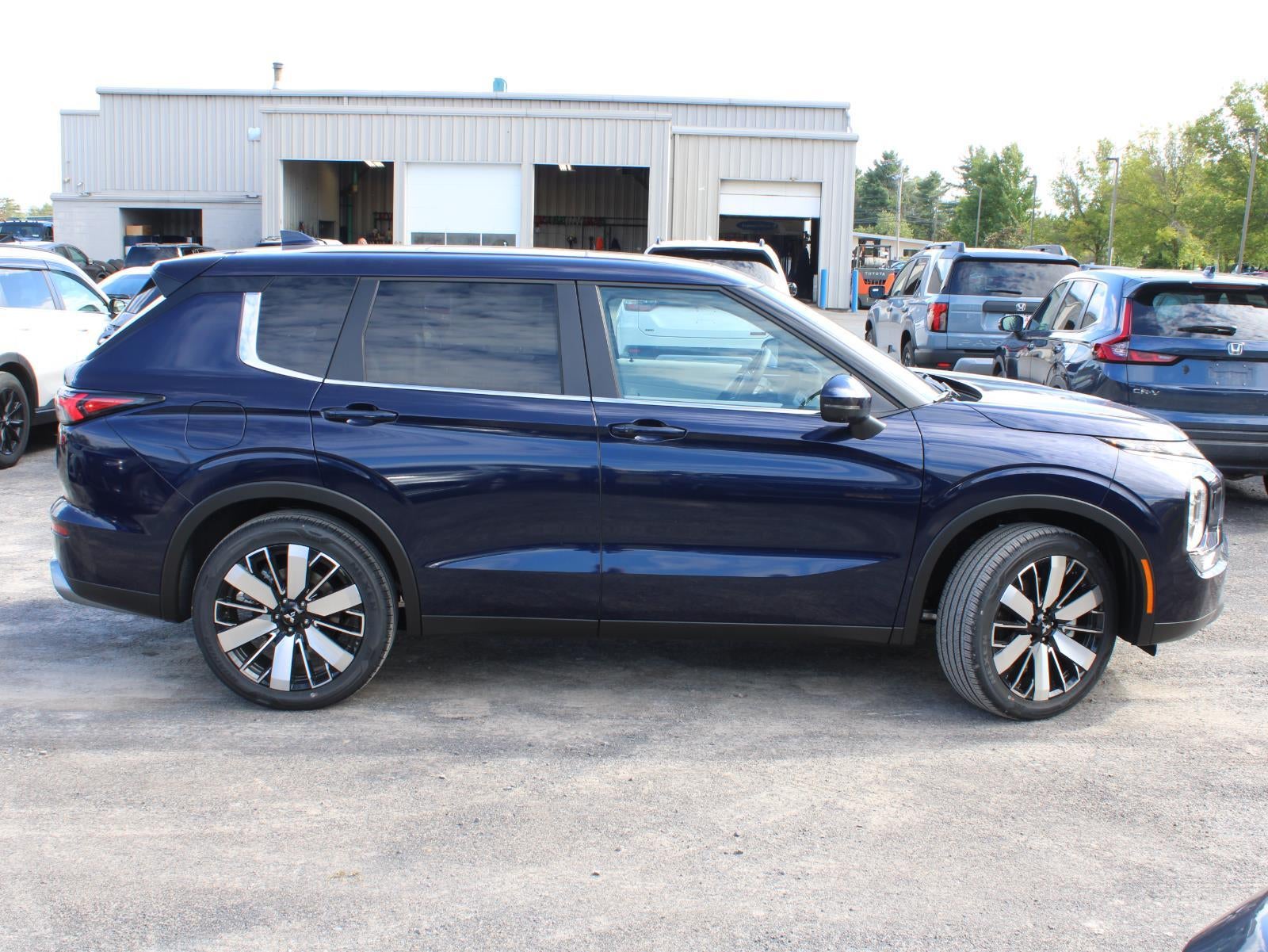 2025 Mitsubishi Outlander SE