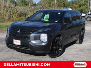 2024 Mitsubishi Outlander SE Black Edition w/Pano Roof