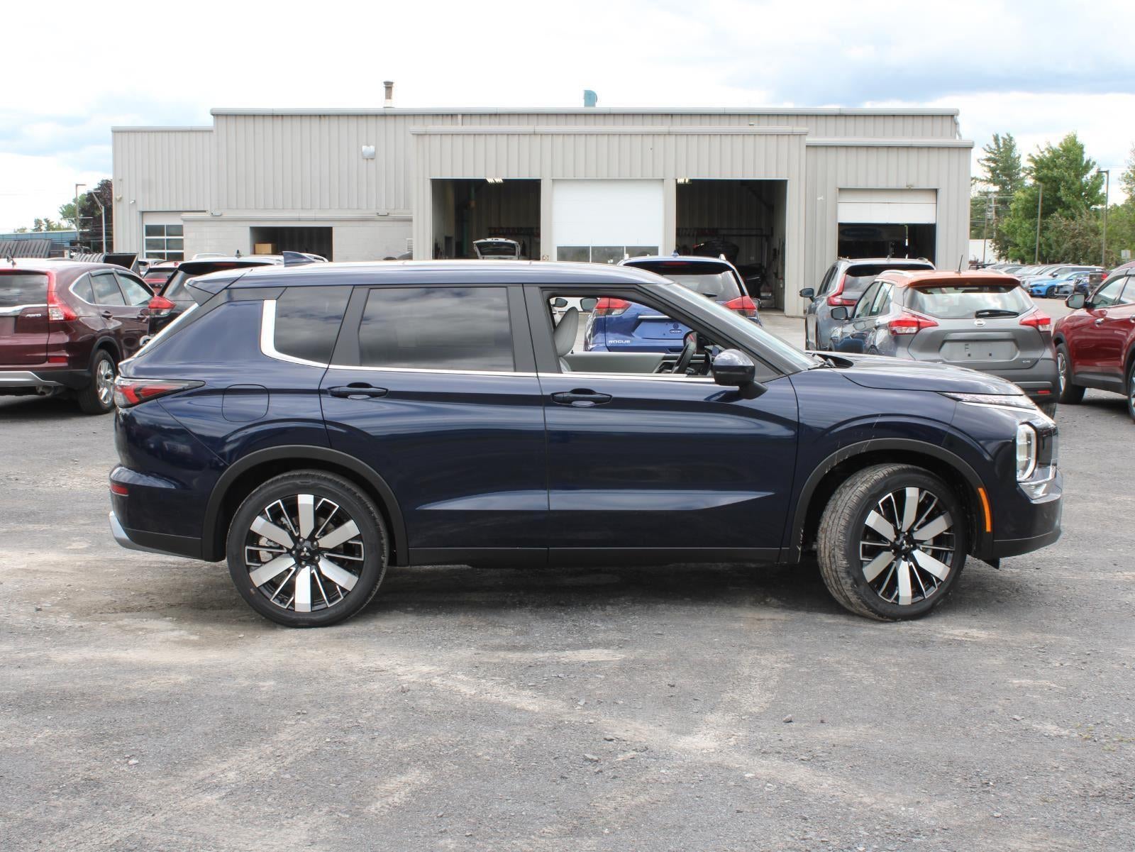 2025 Mitsubishi Outlander SE