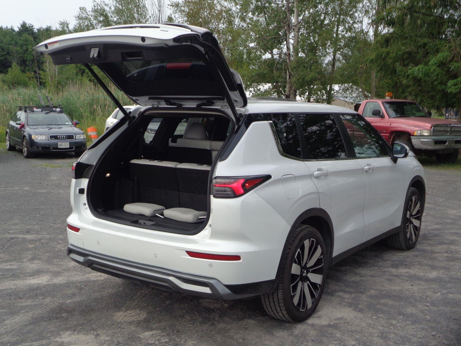 2025 Mitsubishi Outlander SE
