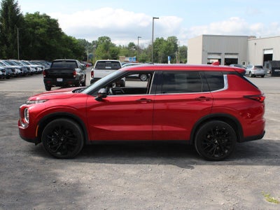 2024 Mitsubishi Outlander SE Black Edition w/Pano Roof