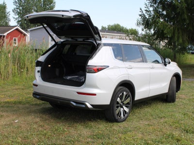 2025 Mitsubishi Outlander SE