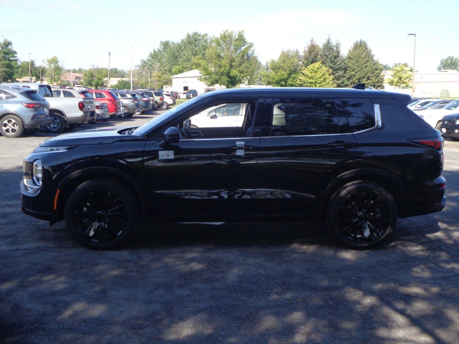 2026 Mitsubishi Outlander LE