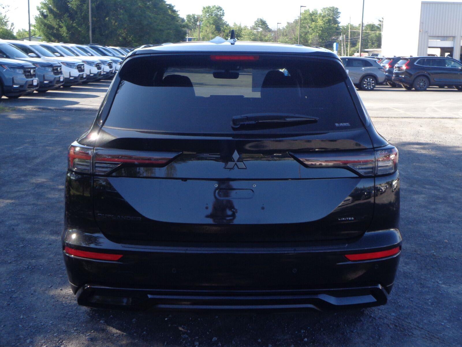 2026 Mitsubishi Outlander LE