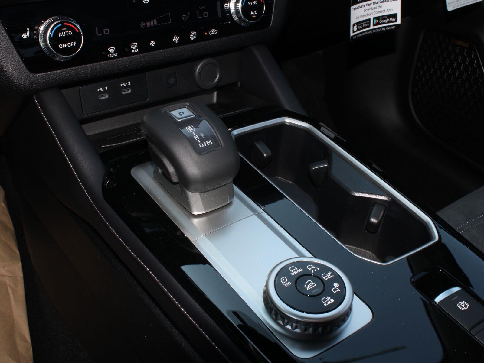 2026 Mitsubishi Outlander SE