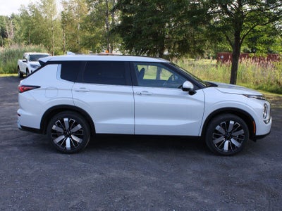 2026 Mitsubishi Outlander SE