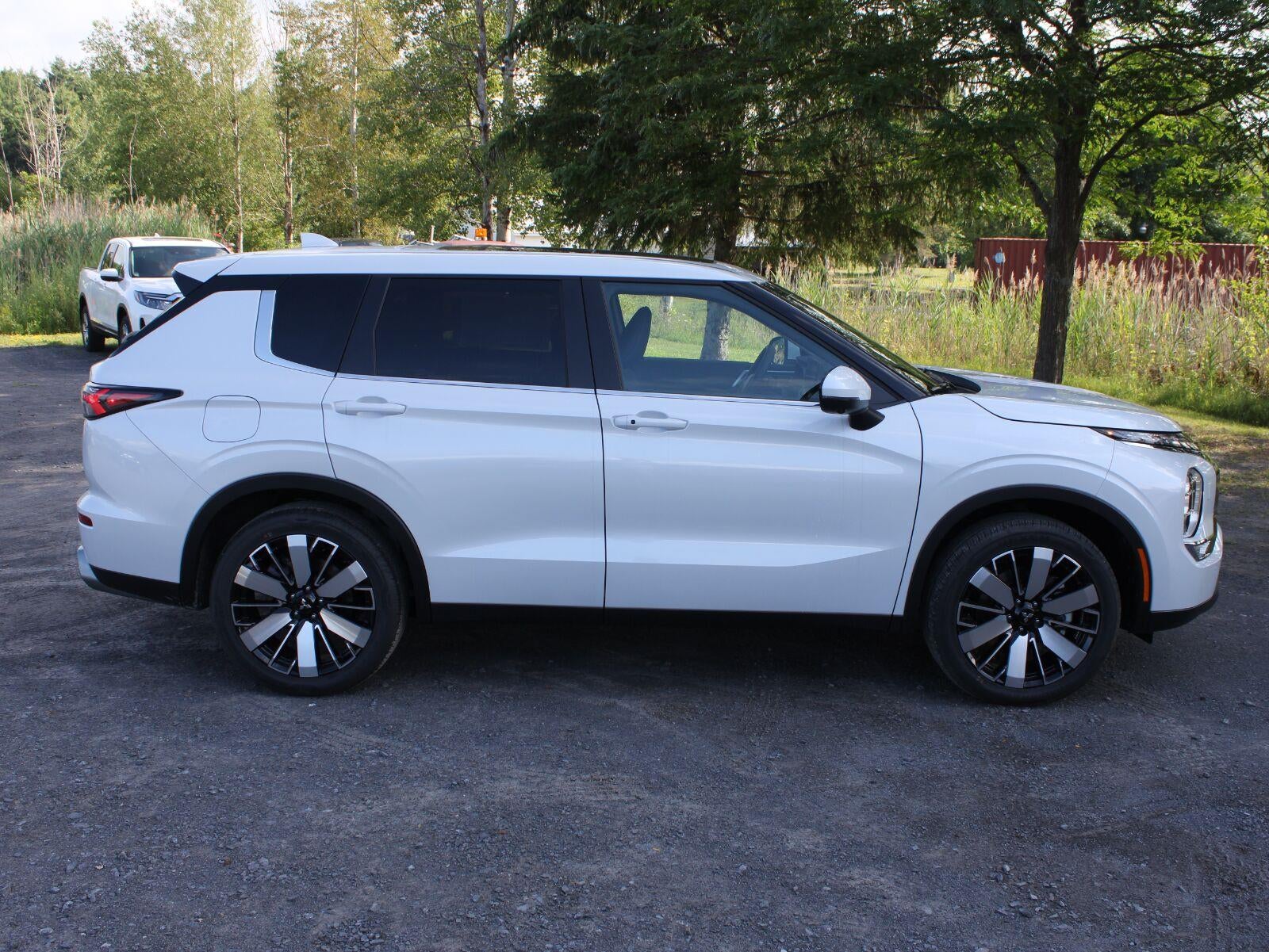 2026 Mitsubishi Outlander SE