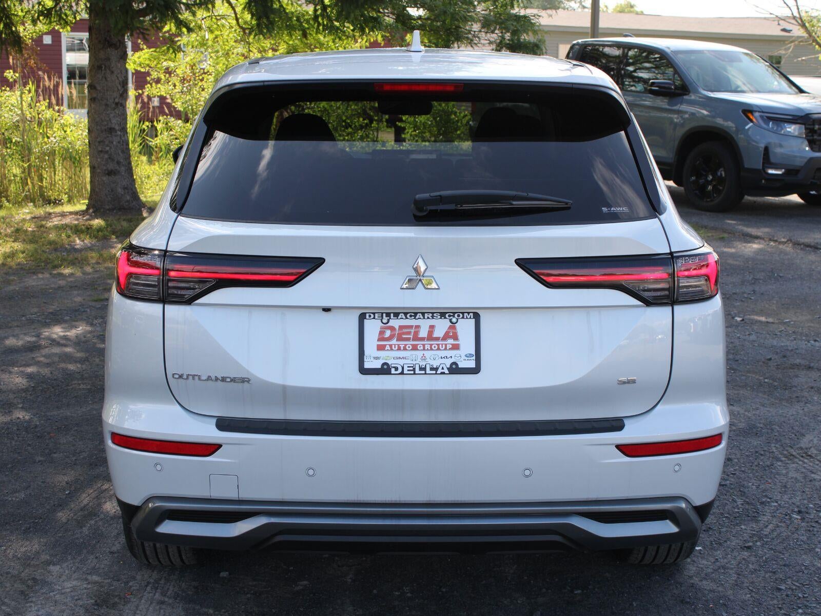 2026 Mitsubishi Outlander SE
