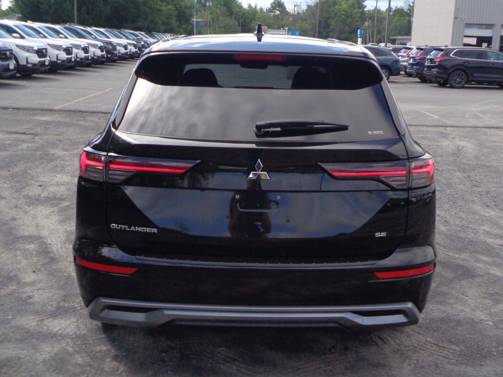 2026 Mitsubishi Outlander SE