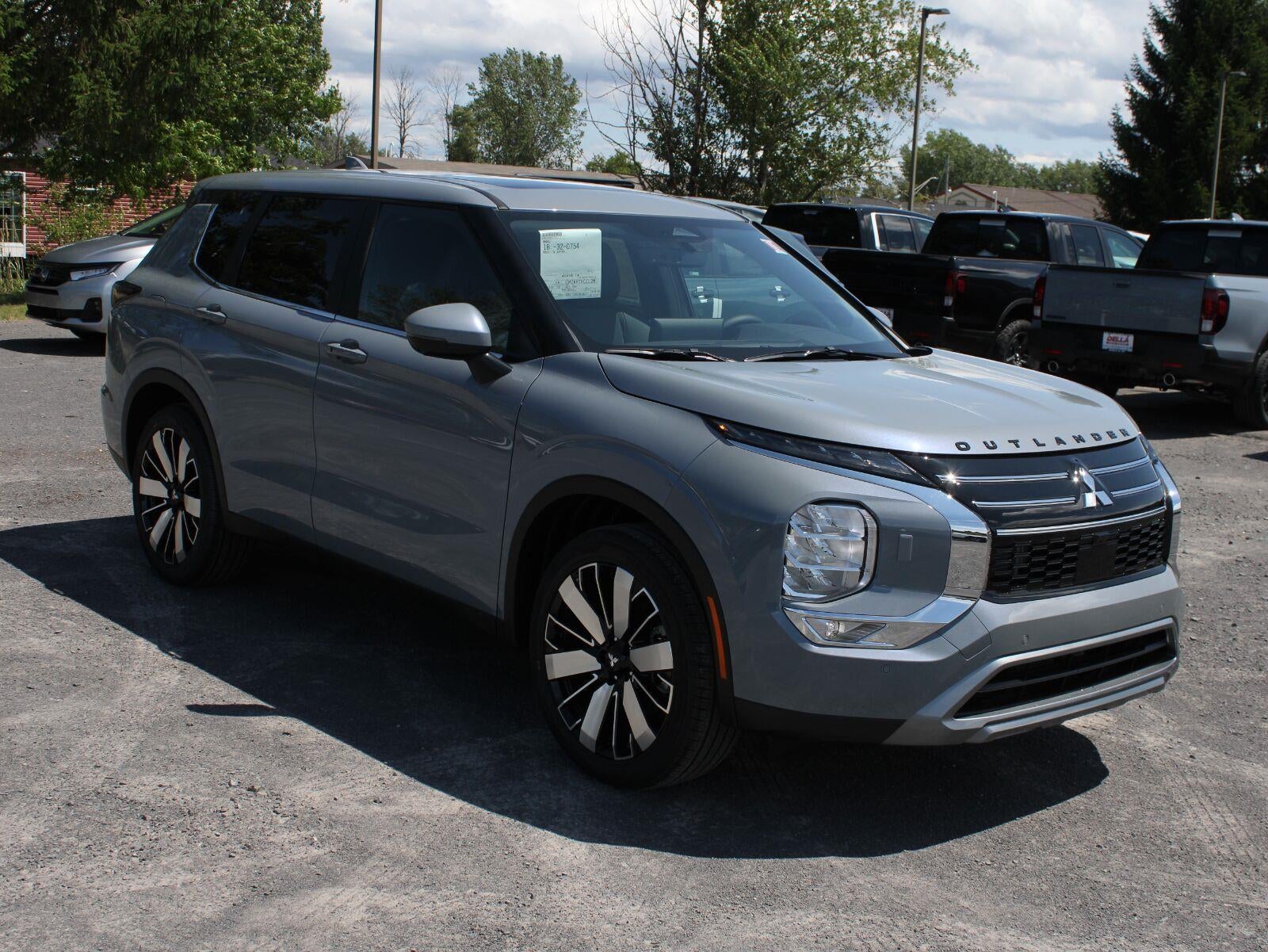 2026 Mitsubishi Outlander SE