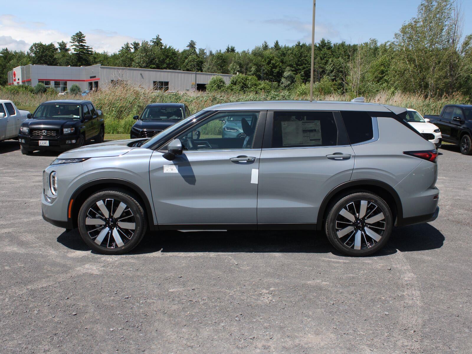 2026 Mitsubishi Outlander SE