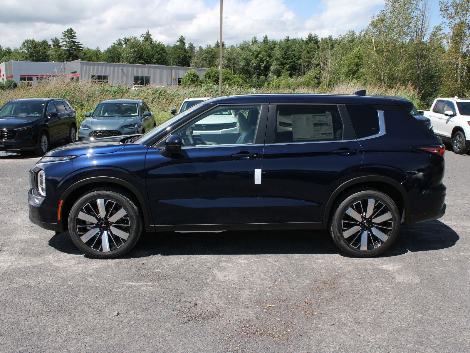 2026 Mitsubishi Outlander SE