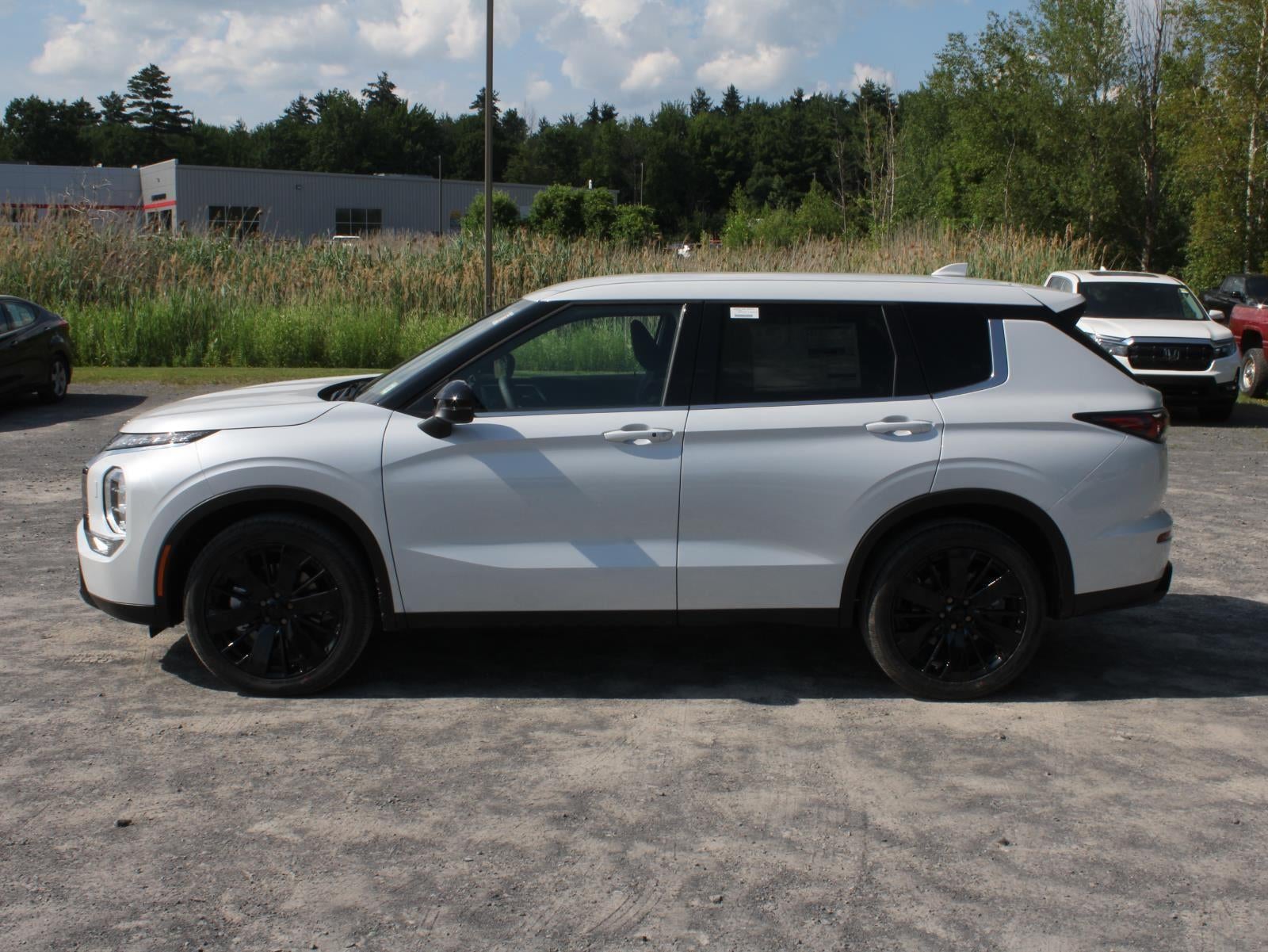 2026 Mitsubishi Outlander LE