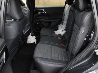 2026 Mitsubishi Outlander LE