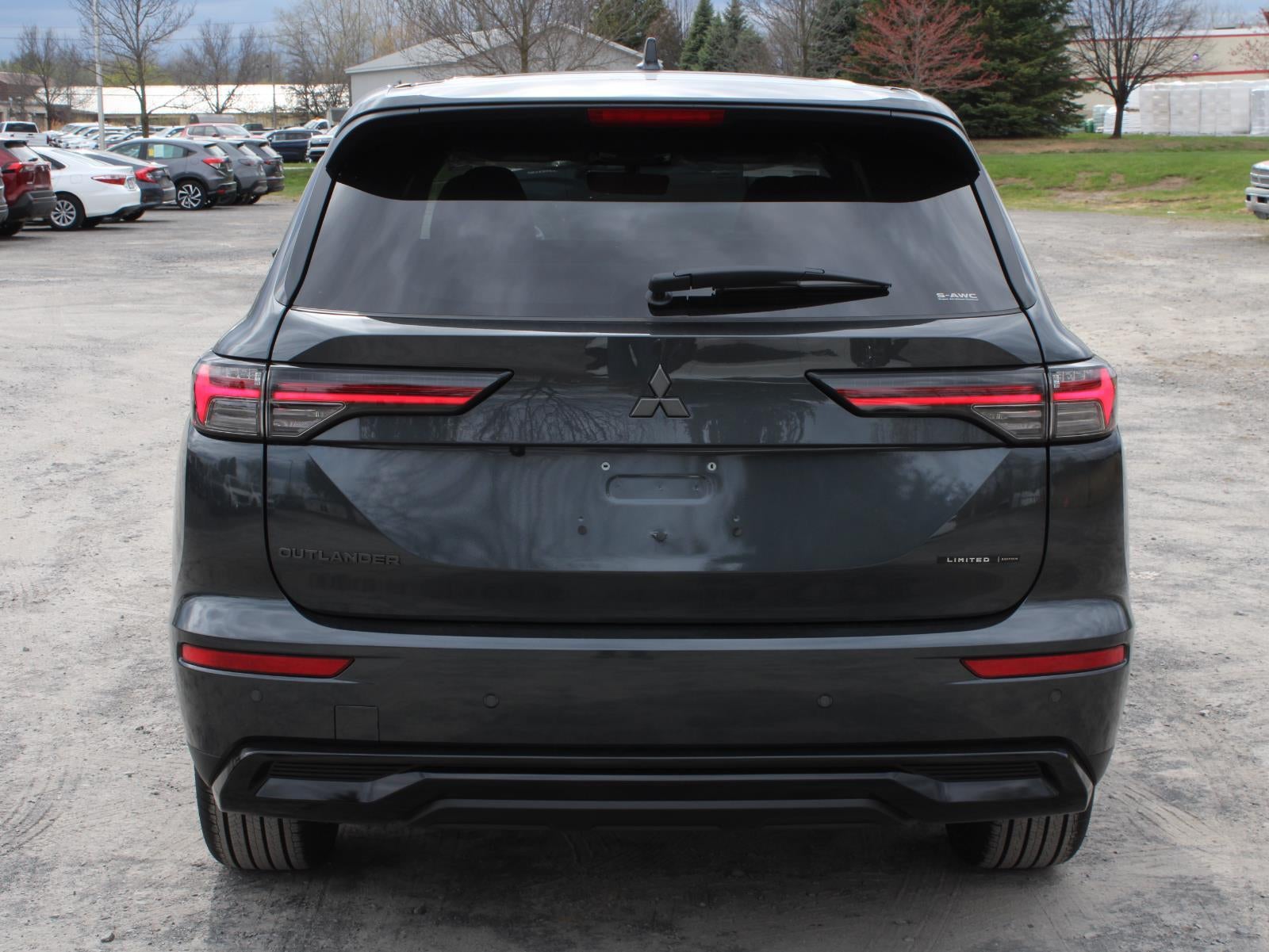 2026 Mitsubishi Outlander LE