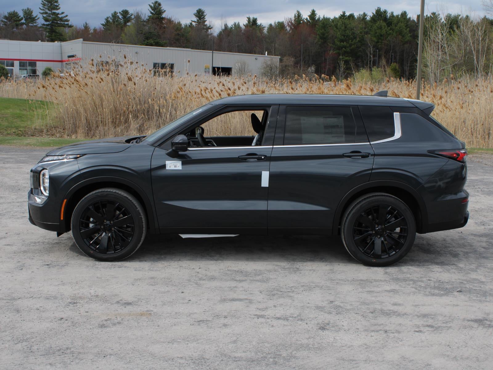 2026 Mitsubishi Outlander LE