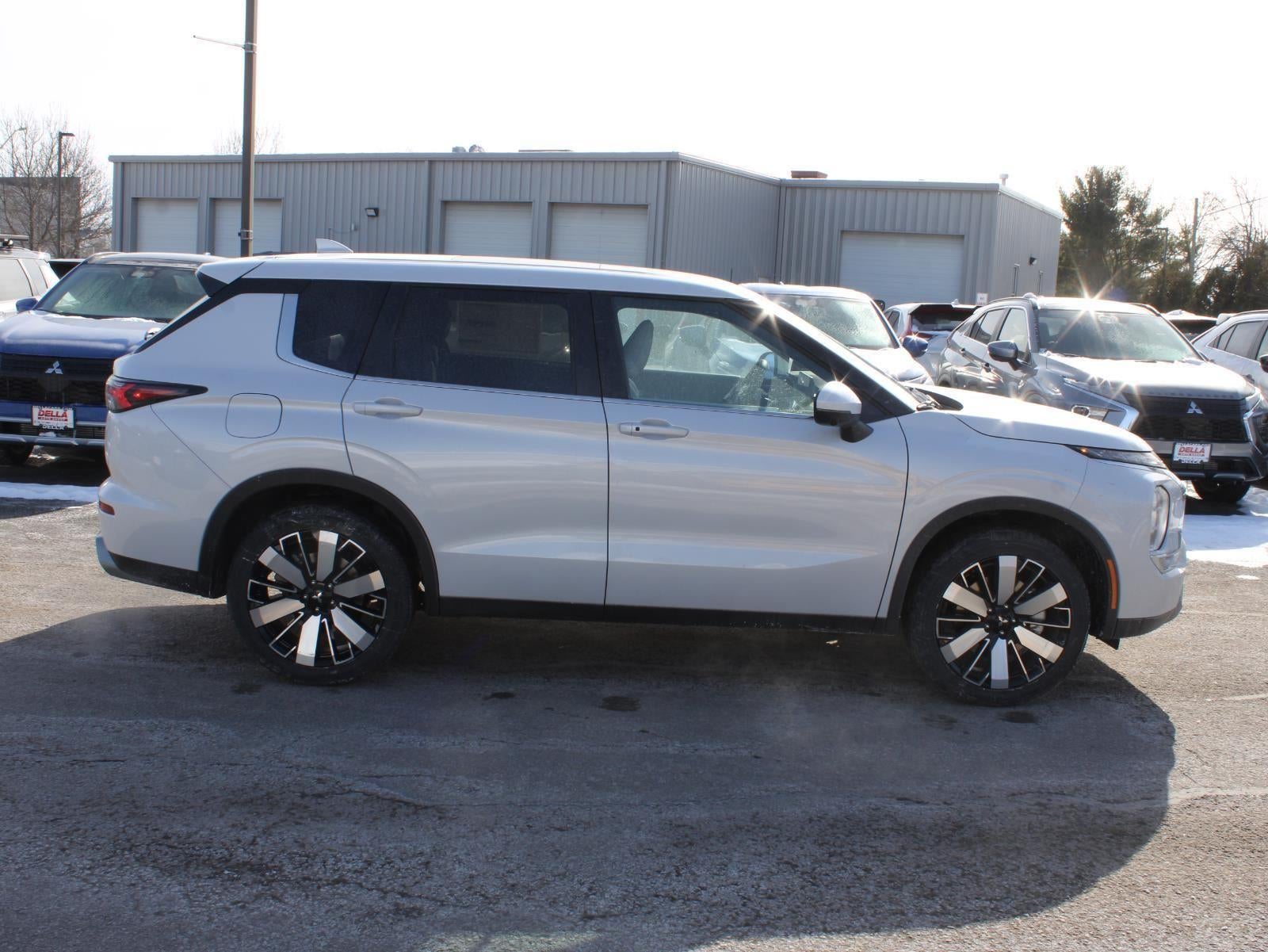 2026 Mitsubishi Outlander SE