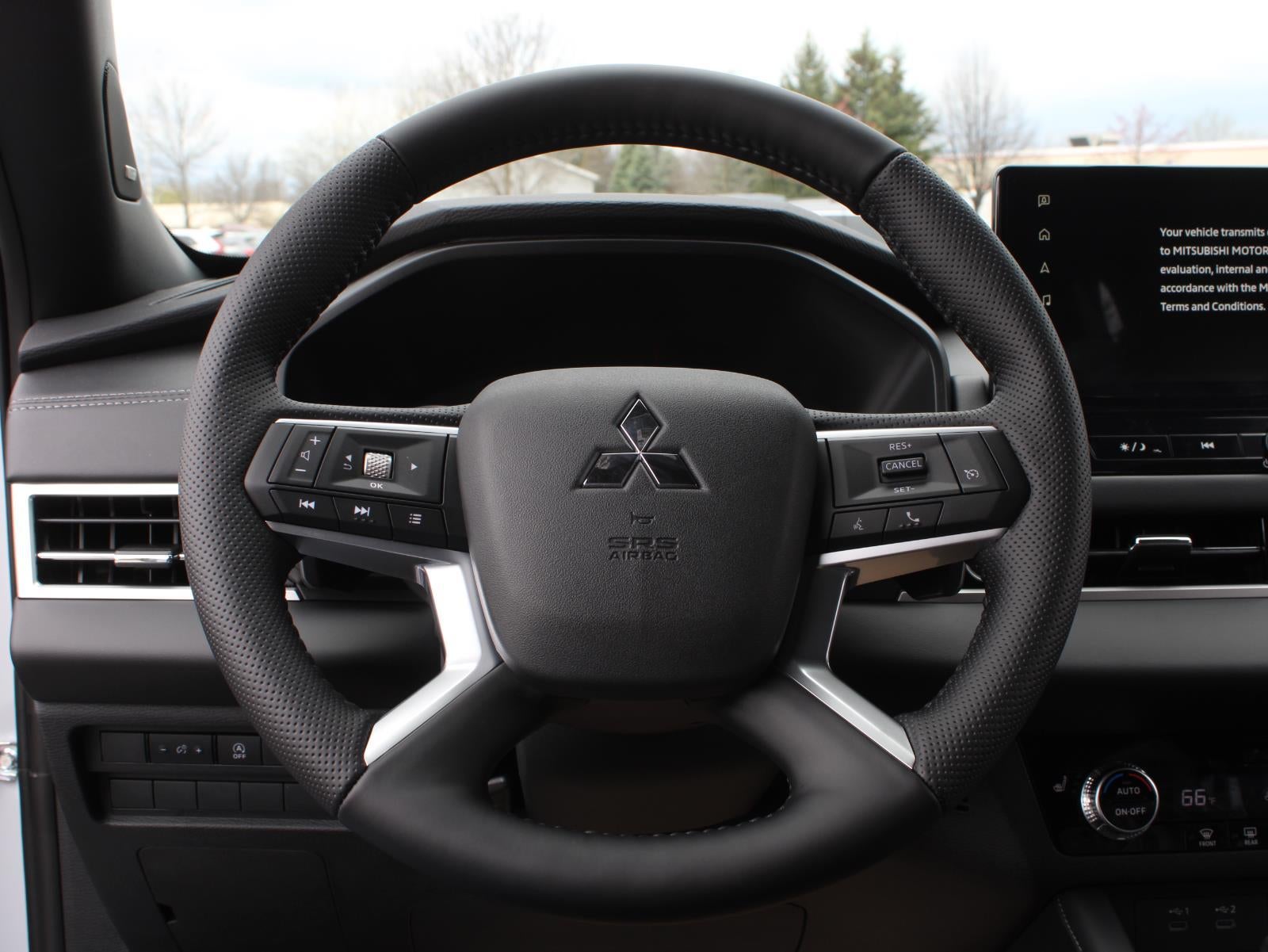 2026 Mitsubishi Outlander LE