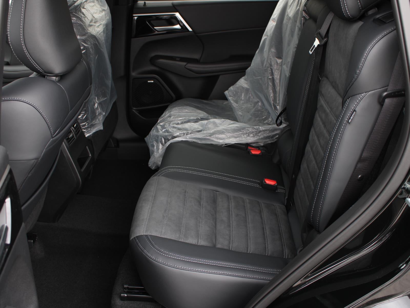 2026 Mitsubishi Outlander LE