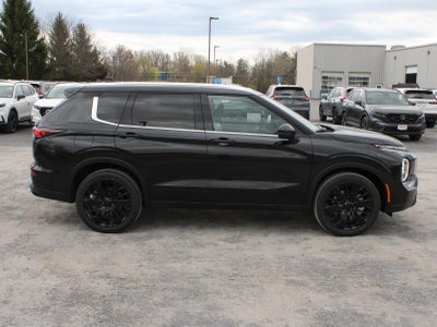 2026 Mitsubishi Outlander LE