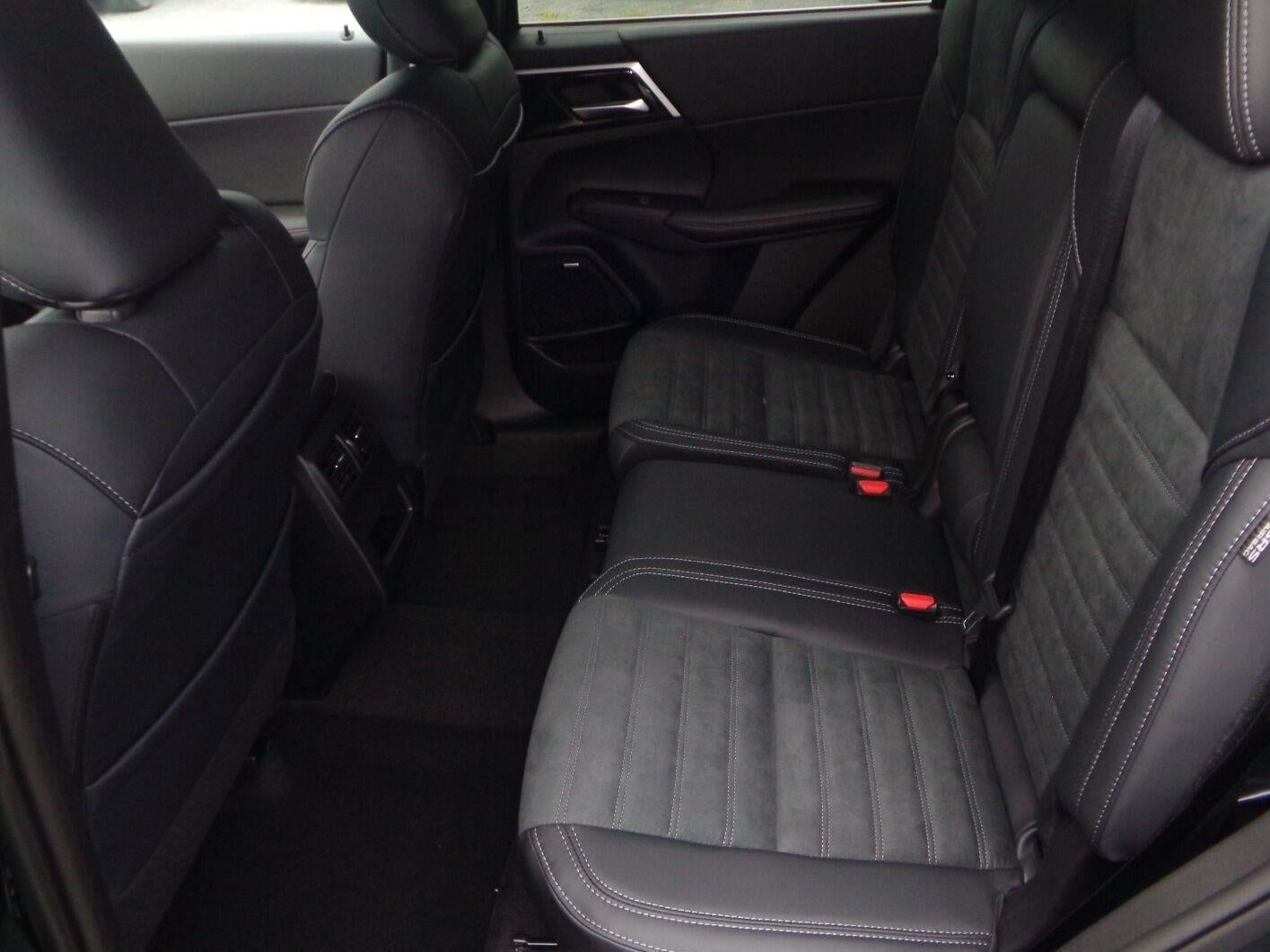 2026 Mitsubishi Outlander LE
