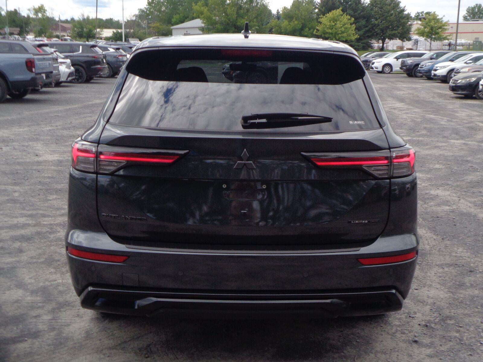 2026 Mitsubishi Outlander LE