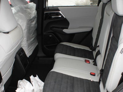 2026 Mitsubishi Outlander SE