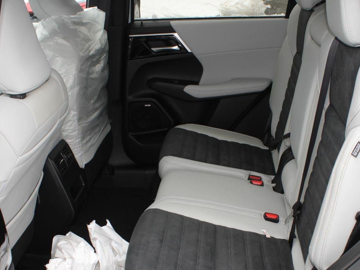 2026 Mitsubishi Outlander SE