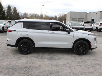 2026 Mitsubishi Outlander LE