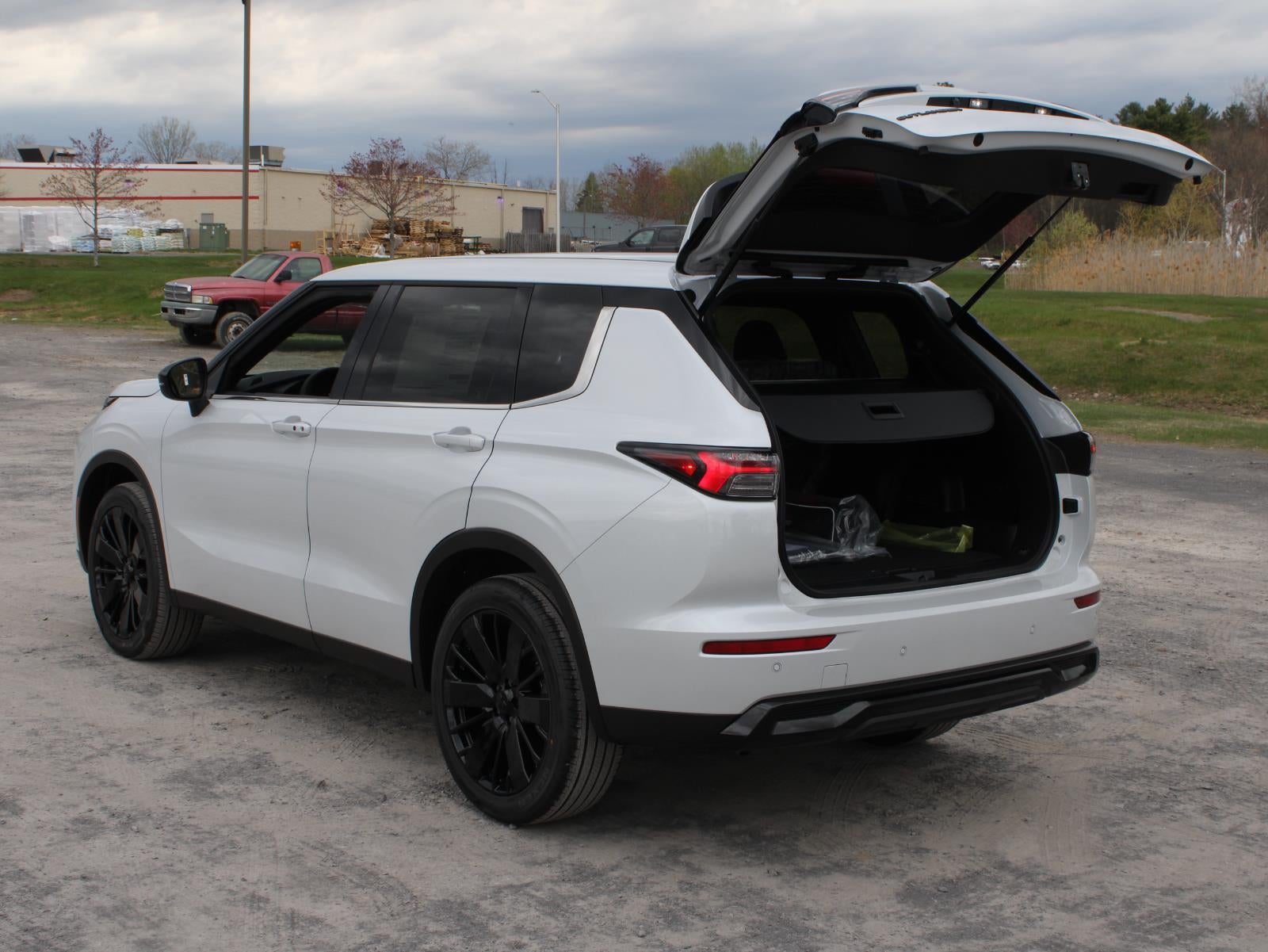 2026 Mitsubishi Outlander LE
