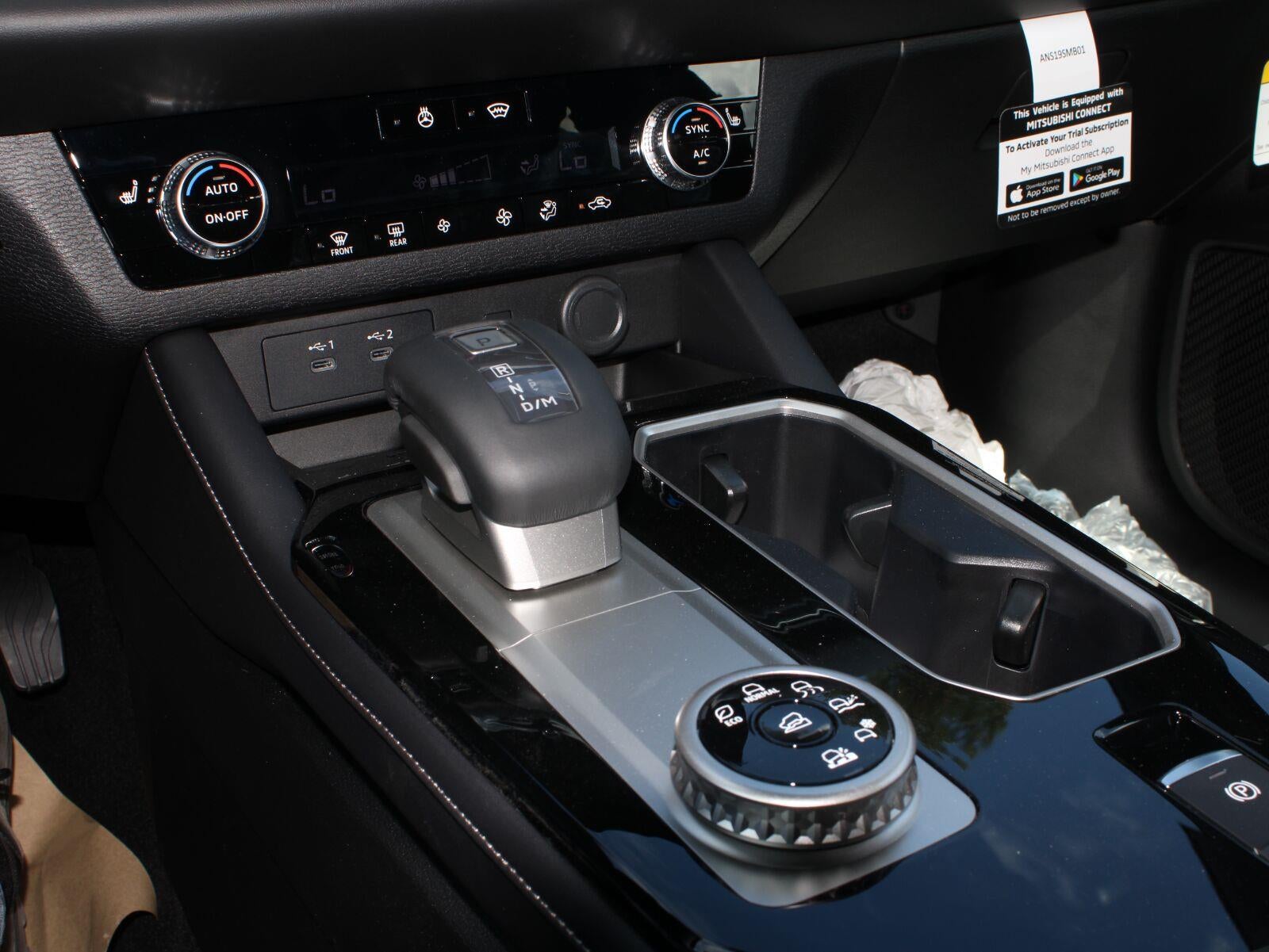 2026 Mitsubishi Outlander LE