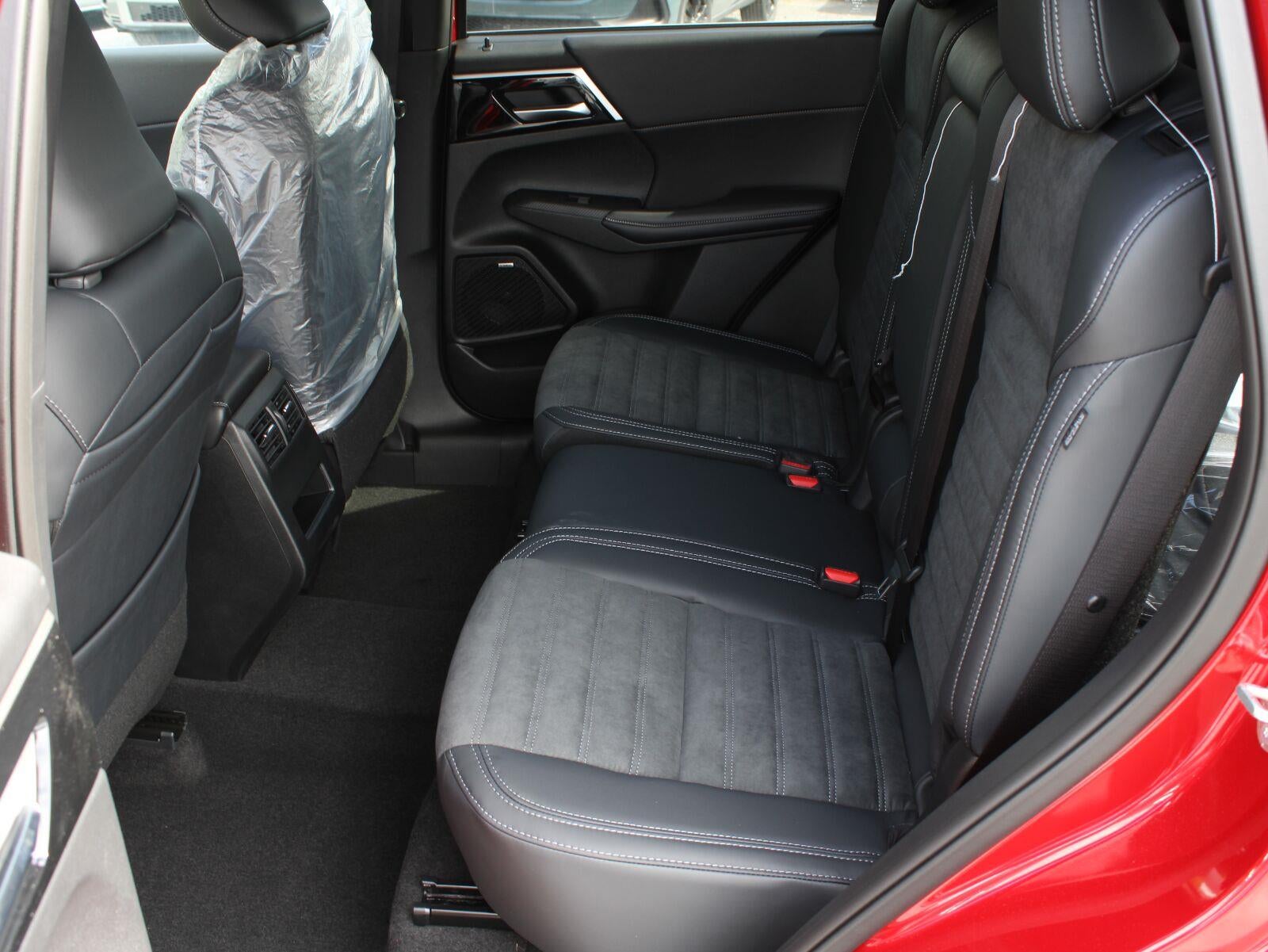 2026 Mitsubishi Outlander LE