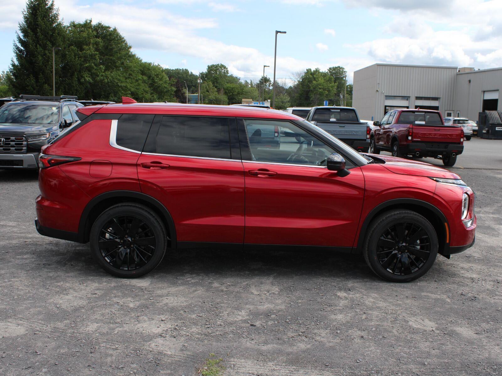 2026 Mitsubishi Outlander LE