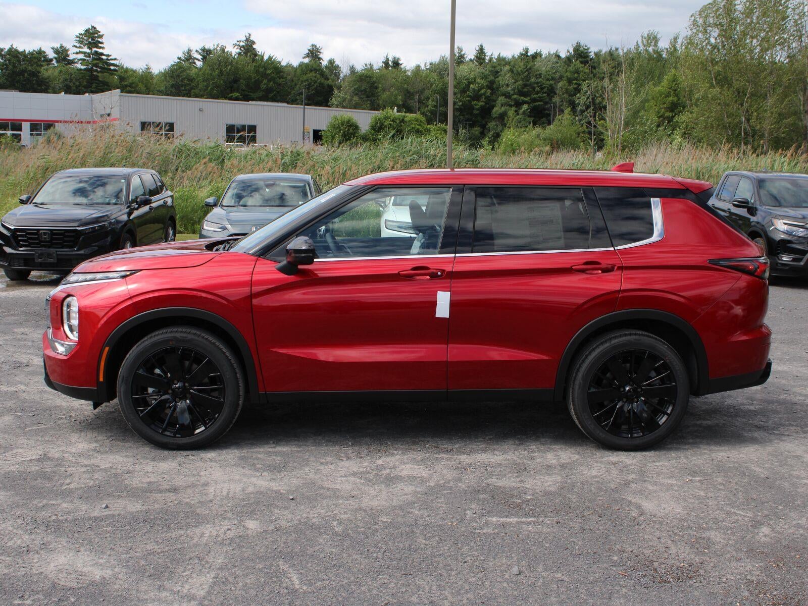 2026 Mitsubishi Outlander LE