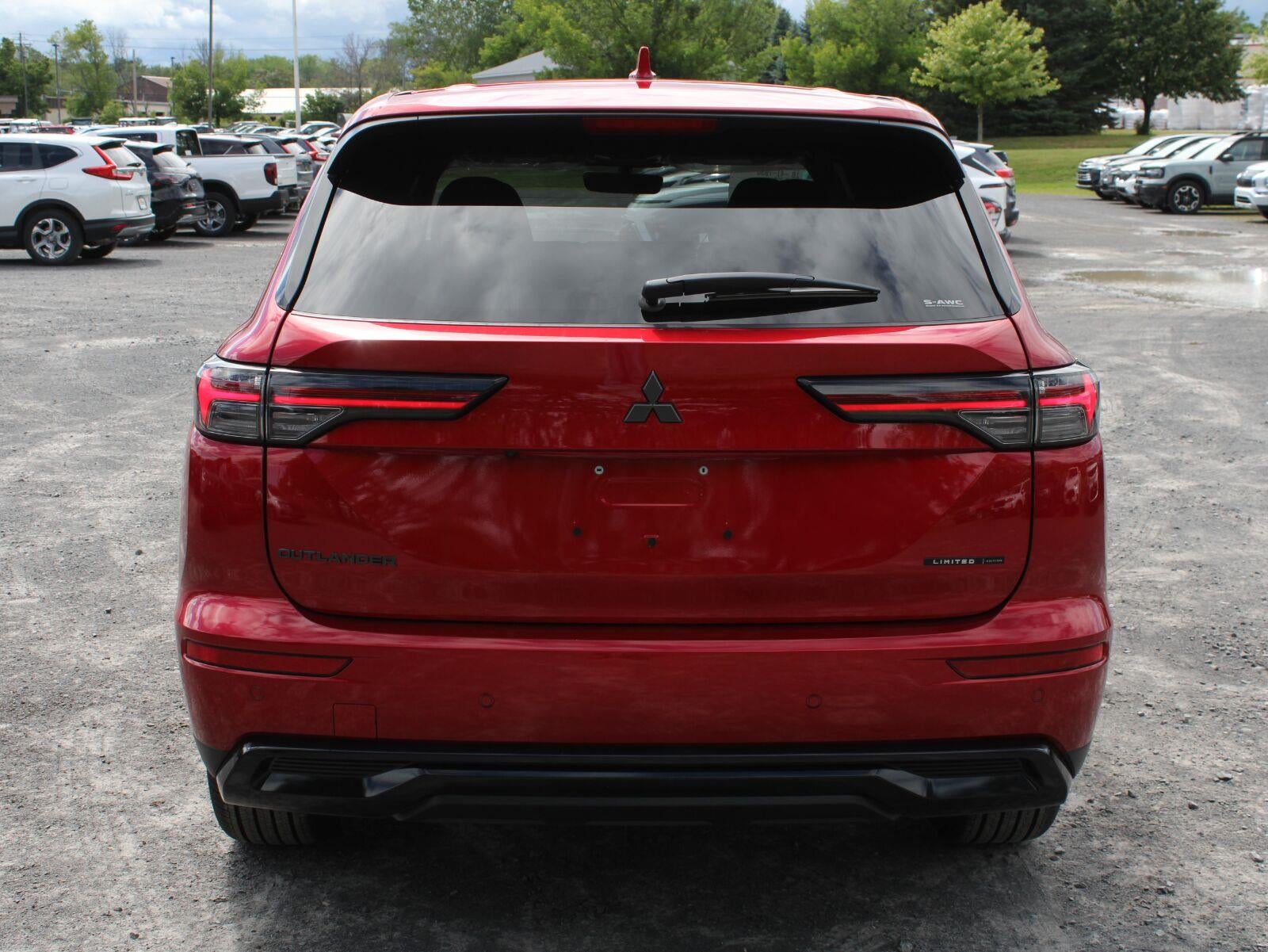 2026 Mitsubishi Outlander LE